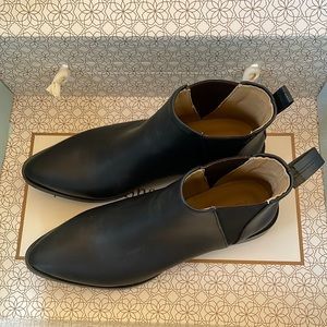 The Low-Rise Chelsea Boot Black size 7